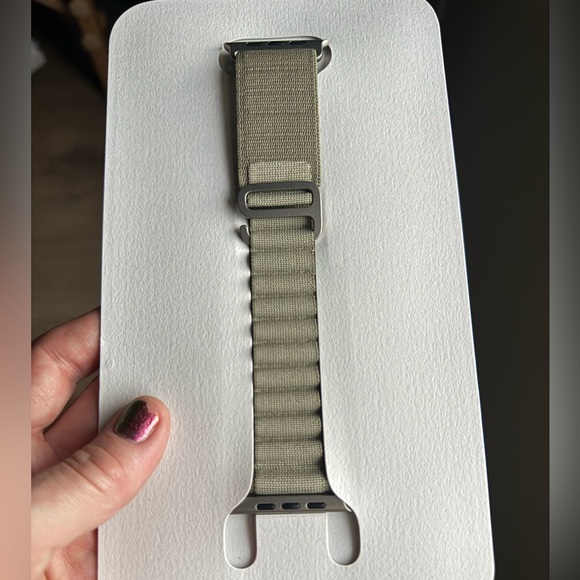 Apple Alpine Loop Band NEW WITH TAGS!💎 - Picture 2 of 3